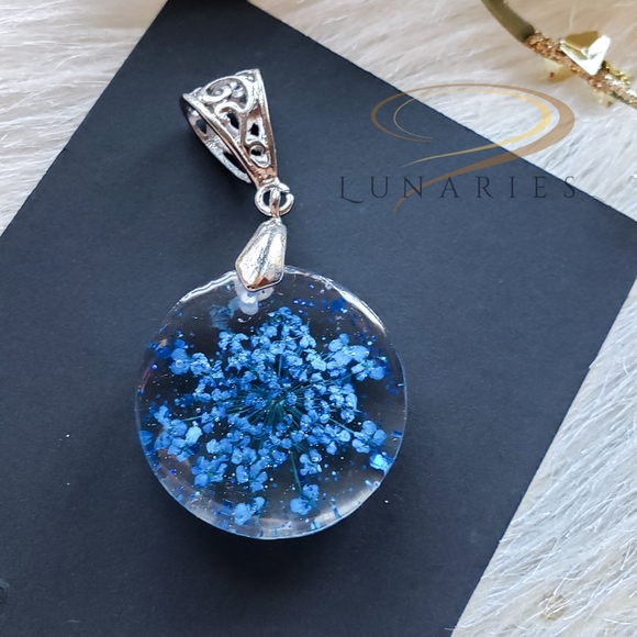 Flower Pendant, Necklace, Resin and Dried Flowers, Handmade - Picture 3 of 7